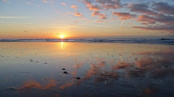 Zonsondergang op het strand doo r Jip Vrooman